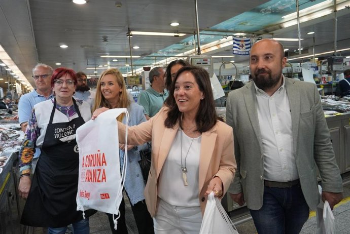 El secretario de Organización del PSdeG, José Manuel Lage, en un acto con la alcaldesa de A Coruña y candidata a la reelección, Inés Rey