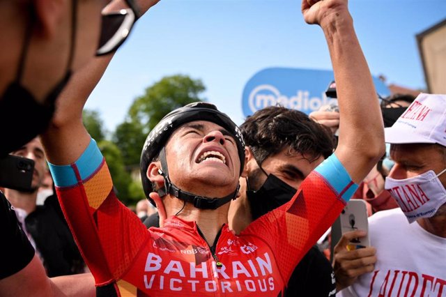 El ciclista colombiano Santiago Buitrago (Bahrain-Victorious) ganó fugado este viernes la decimonovena etapa del Giro de Italia, disputada entre Longarone y Tre Cime di Lavaredo sobre 183 kilómetros