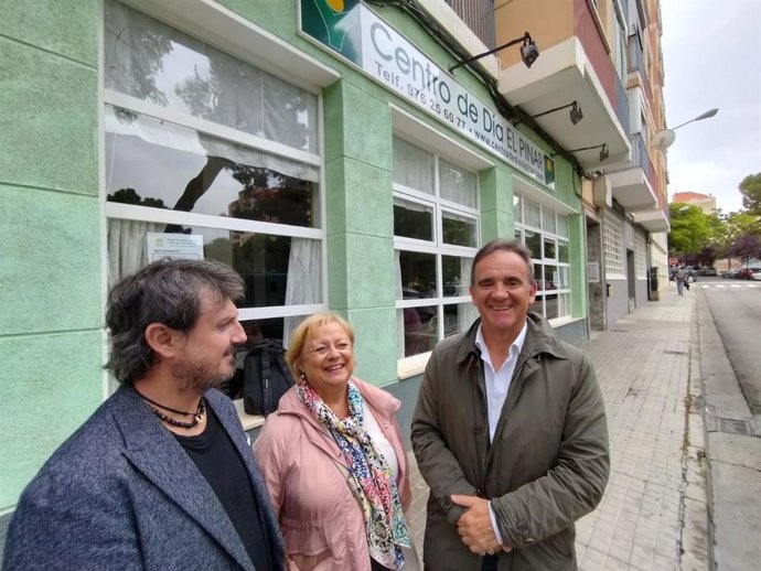 Raúl Burillo (Aragón Existe) en el centro de día 'El Pinar'