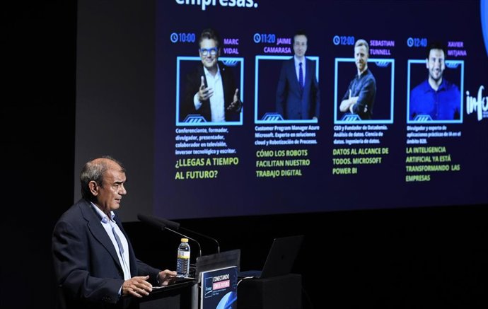 El presidente de Ucomur, Juan Antonio Pedreño, interviene en el ciclo de conferencias 'Conectando con el futuro'