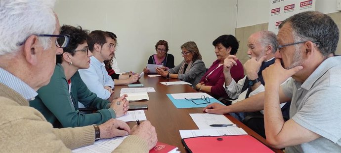 Reunión del candidato de IU - Más País - IAS a la Alcaldía de Gijón, Javier Suárez Llana, con CCOO