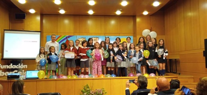 Eder Vea y Olivia Labarta, ganadores del concurso 'Chiquipoetas' de Fundación Ibercaja