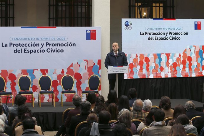 Santiago, 26 de mayo de 2023. El Ministro Secretario General de la Presidencia, Alvaro Elizalde, participa en el lanzamiento del informe de la OCDE titulado La Proteccion y Promocion del Espacio Civico.  Dragomir Yankovic/Aton Chile