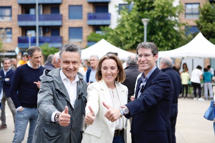 Escobar, Gamarra y Capellán, en el acto de fin de campaña del PP en Logroño