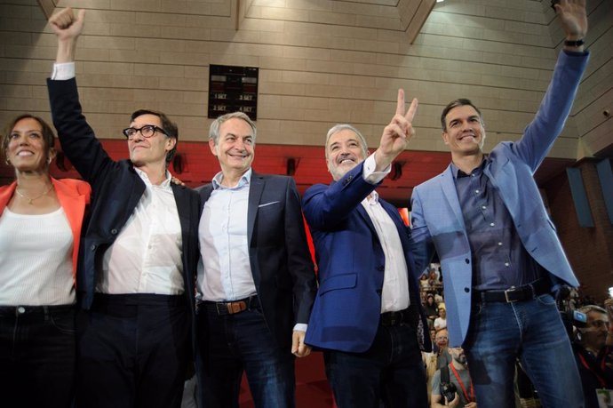 Acte final de campanya elecotral del PSC a Barcelona amb Marta Farrés, Salvador Illa, José Luis Rodríguez Zapatero, Jaume Collboni i Pedro Sánchez.