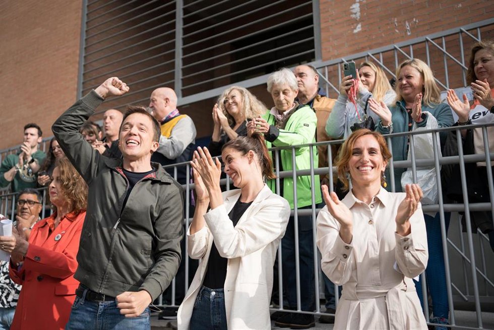 (I-D) La candidata de Más Madrid a la Asamblea Carla Antonelli, el líder de Más País, Iñigo Errejón, la candidata de Más Madrid a la Alcaldía, Rita Maestre, y la candidata de Más Madrid a la Presidencia, Mónica García