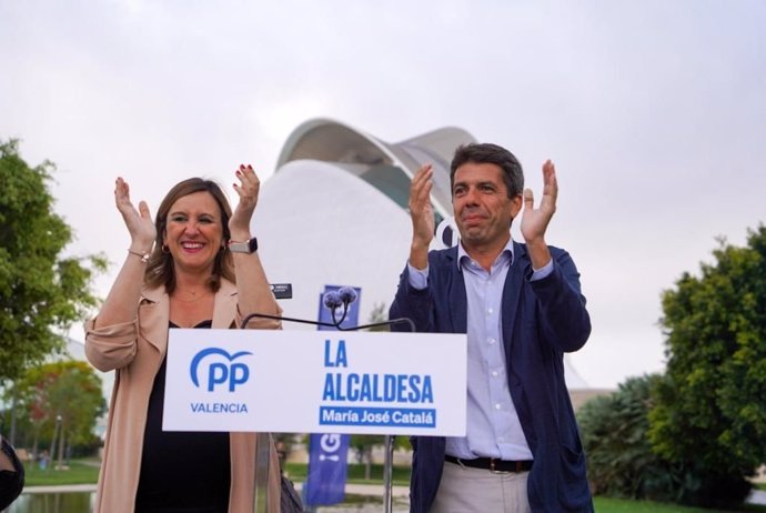 La candidata del PP a la Alcaldía de Valncia, Maria José Catalá, y el candidato 'popular' a la Presidencia de la Generalitat, Carlos Mazón