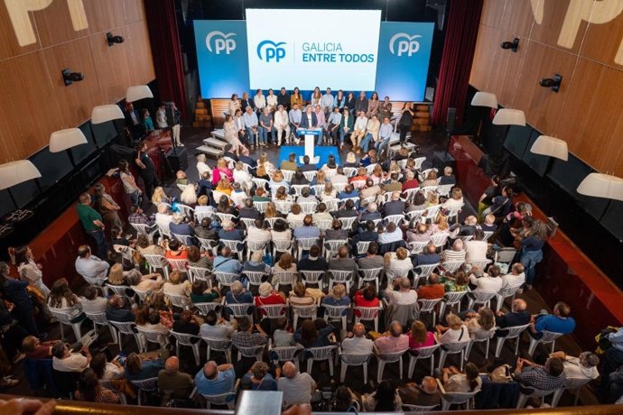 Mitin del PP de Santiago, en la Sala Capitol.