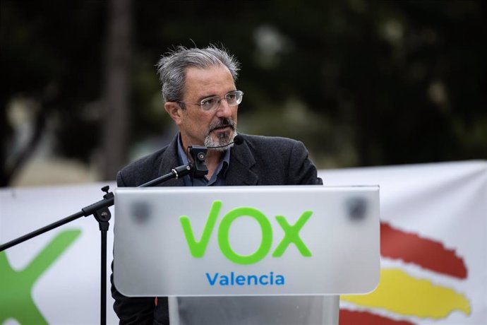 El candidato de Vox a la Presidencia de la Generalitat Valenciana, Carlos Flores, en un acto en Torrent.