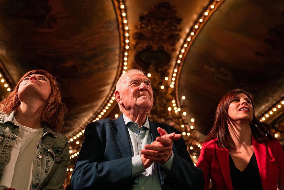 Ernest Maragall, acompañado de la plana mayor de ERC, pone punto final a su campaña electoral en La Paloma. Barcelona, 26 de mayo de 2023.