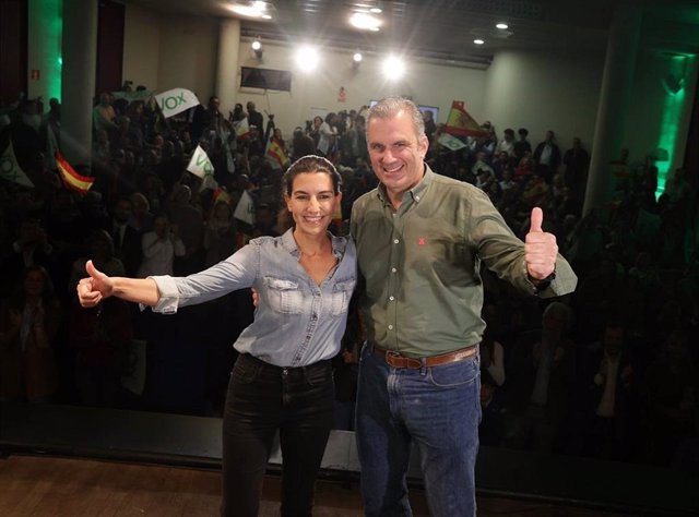 Rocío Monasterio y Ortega Smith en el mitin de cierre de campaña de Vox en Aluche.