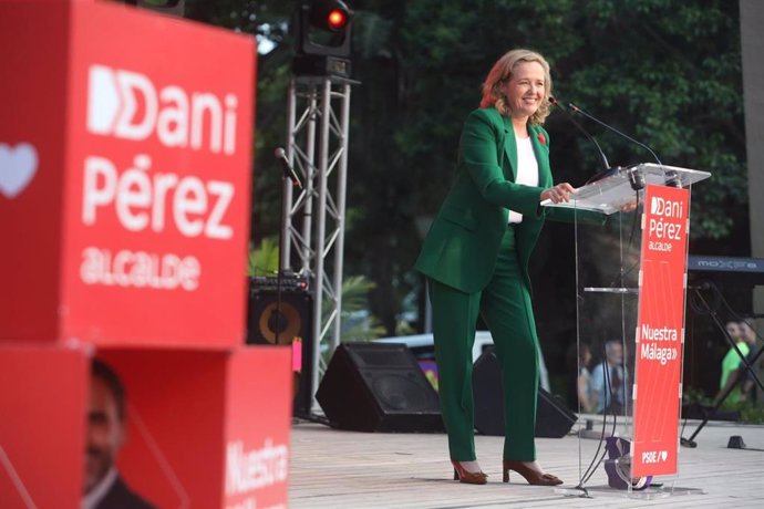 La vicepresidenta primera del Gobierno de España y ministra de Asuntos Económicos, Nadia Calviño, en el acto de cierre de campaña del PSOE en Málaga capital.