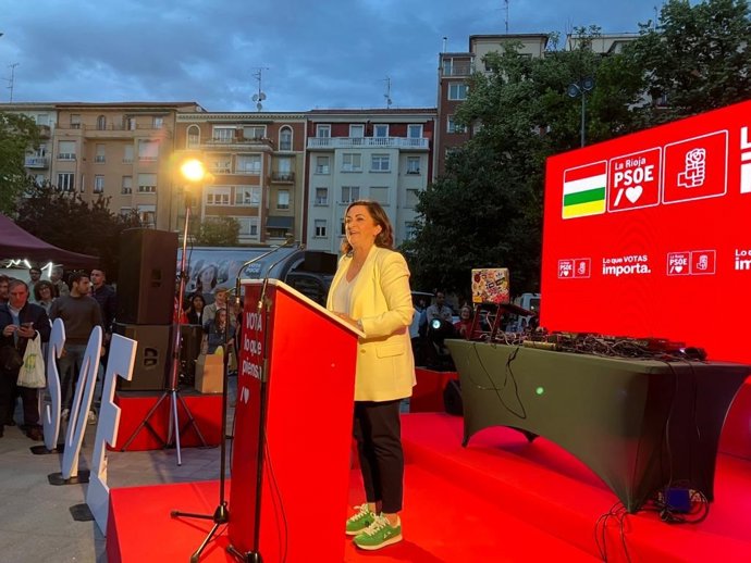 La candidata del PSOE al Gobierno de La Rioja, Concha Andreu, en el acto de fin de campaña