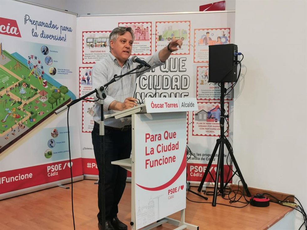 El candidato del PSOE a la Alcaldía de Cádiz, Óscar Torres, en el cierre de campaña de las elecciones municipales