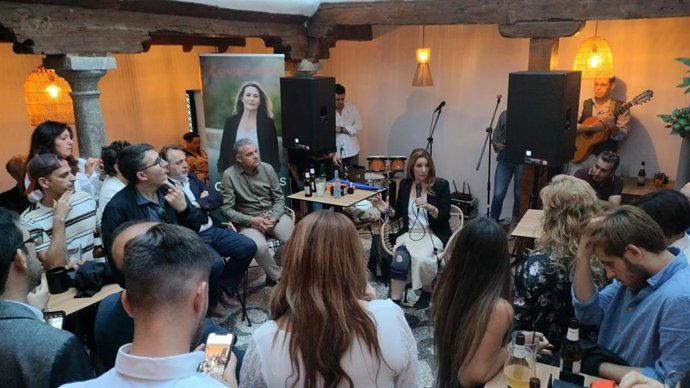 Concha Insúa (CS) pide el voto este domingo para "los ciudadanos de a pie" y "granadinos de verdad"