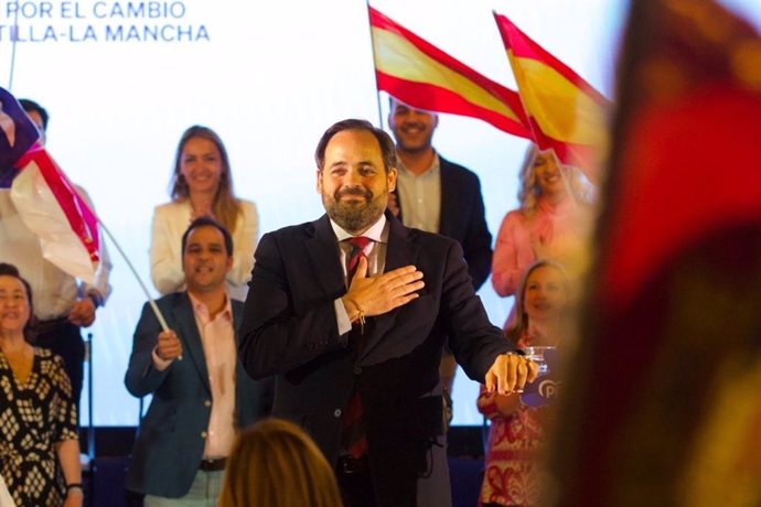 El candidato del PP a la Presidencia de Castilla-La Mancha, Paco Núñez, durante su acto de cierre de campaña en Talavera de la Reina