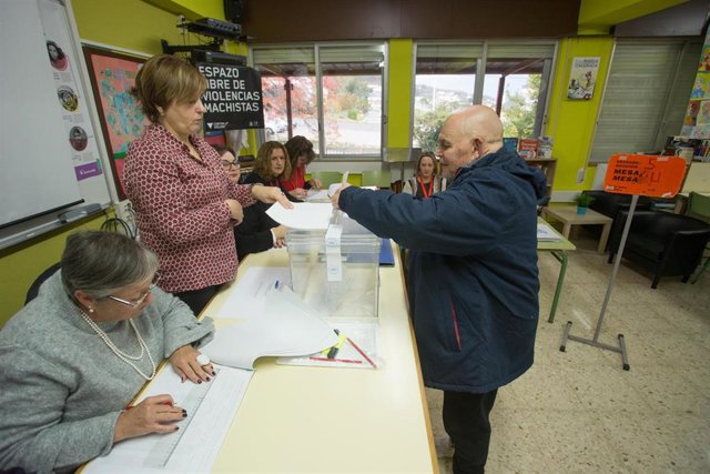 Archivo - Mesa electoral 