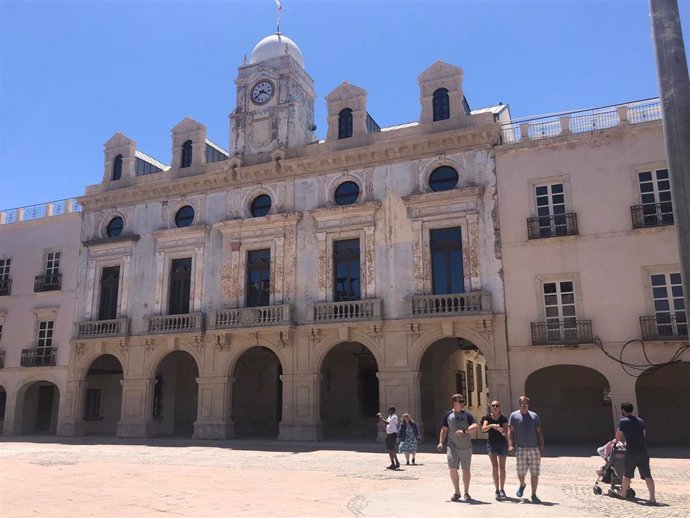 Archivo - Fachada del Ayuntamiento de Almería