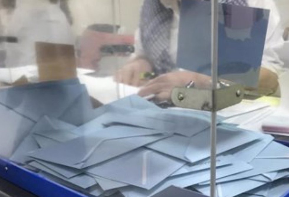 Archivo - Urnas con votos