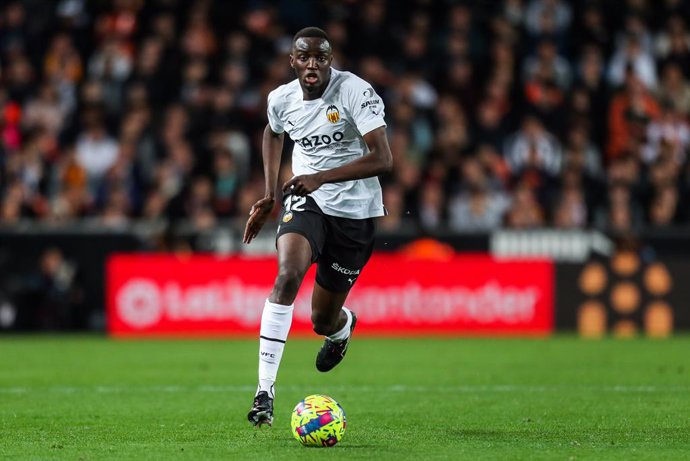 Archivo - Mouctar Diakhaby of Valencia in action during the spanish league, La Liga Santander, football match played between Valencia CF and Real Sociedad at Mestalla stadium on April 3, 2023, in Valencia, Spain.