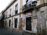 Las obras en la fachada del Conservatorio Cristóbal de Morales de Sevilla acumulan más de un año de retraso