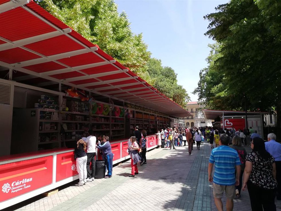 Tómbola de Cáritas en el Paseo Sarasate de Pamplona.