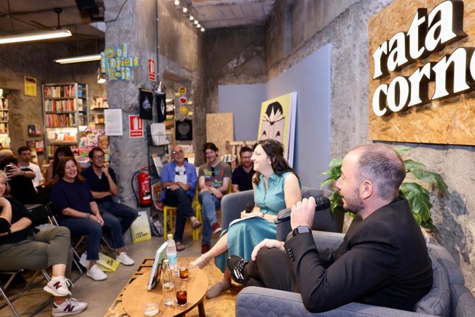 La presidenta del Govern, Francina Armengol, asiste a la presentación del libro 'Videoclub', de Jaume Ripoll.