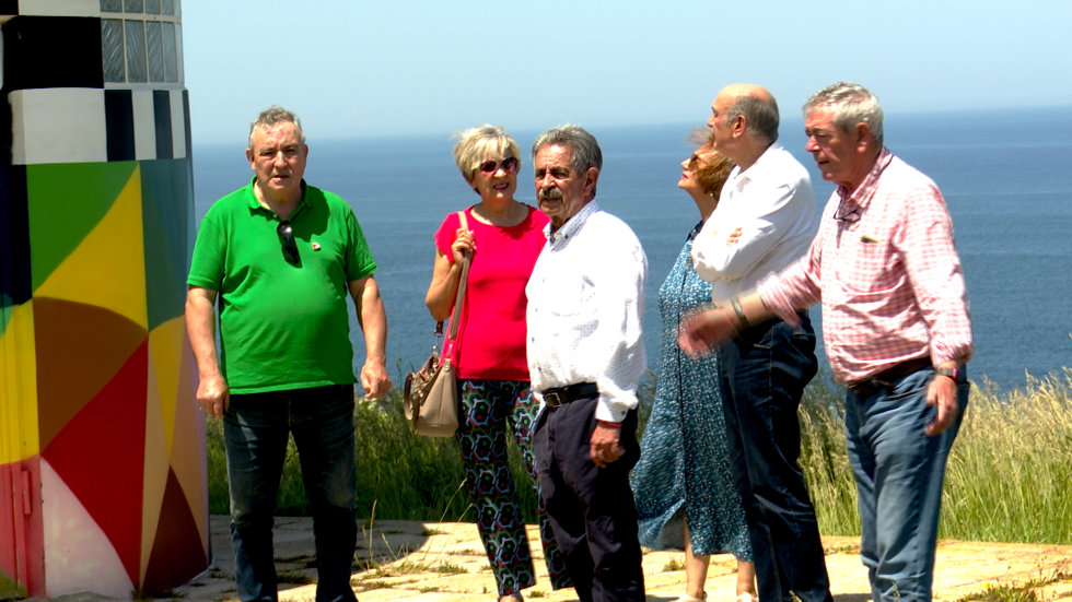 Miguel Ángel Revilla en el faro de Ajo