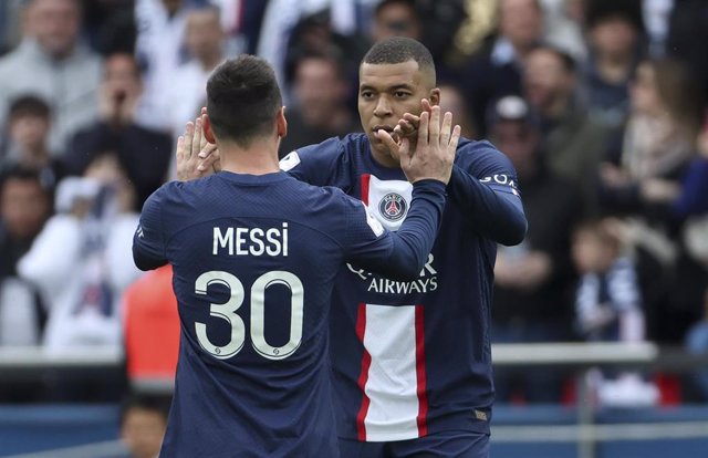 Kylian Mbappe y Leo Messi