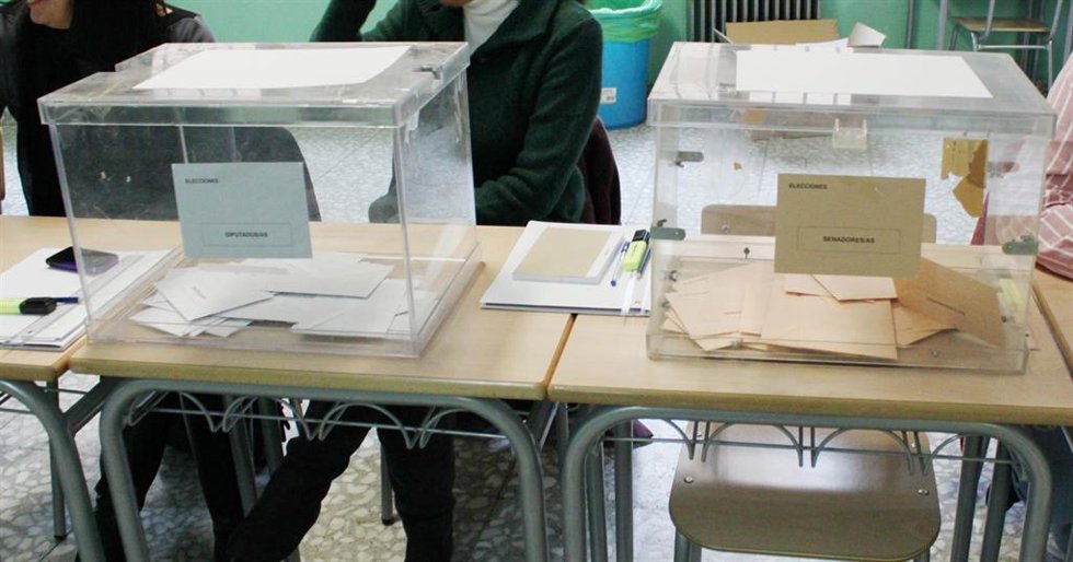 Archivo - Se elegirán 35 diputados a las Cortes por Zaragoza, 18 por Huesca y 14 por Teruel