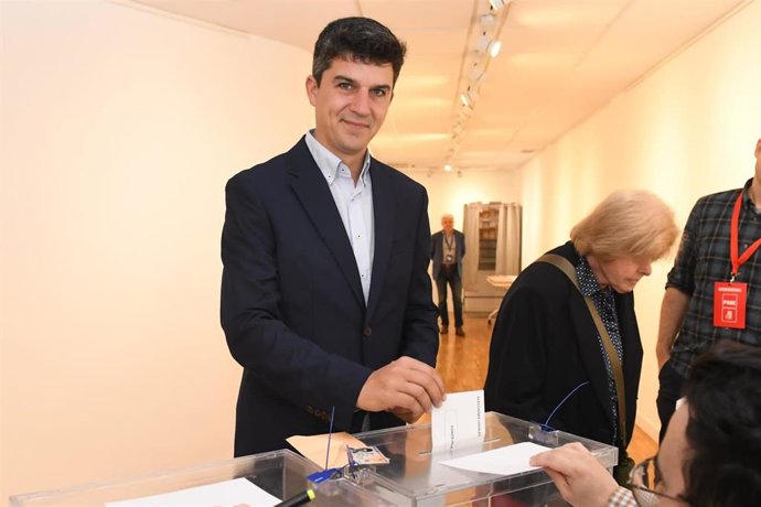 El candidato socialista a la Alcaldía de Santander, Daniel Fernández