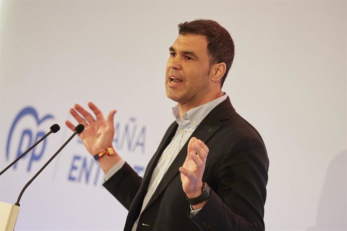 Archivo - El candidato del PPN a la Presidencia del Gobierno de Navarra, Javier García.