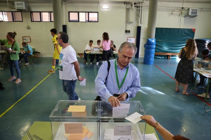 El número uno de Aragón Existe a las Cortes de Aragón por Zaragoza vota en un colegio de Valdefierro