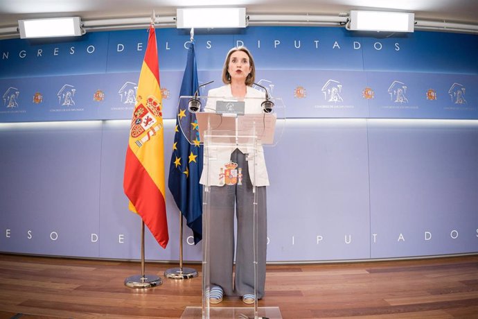 Archivo - La portavoz del PP en el Congreso, Cuca Gamarra, durante una rueda de prensa en el Congreso de los Diputados