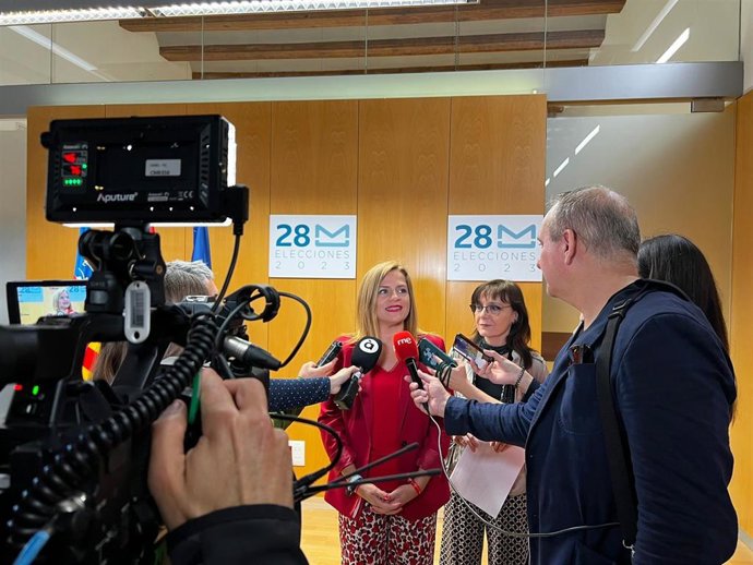 La delegada del Gobierno en la Comunitat Valenciana, Pilar Bernabé, atiende a los medios.