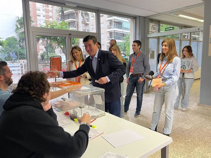 El portavoz de Ciudadanos en el Ayuntamiento de València y candidato a la alcaldía, Fernando Giner, ha pedido a todos los valencianos y valencianas que "sigan su instinto y voten con el corazón".