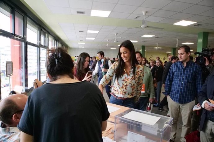 Begoña Villacís ejerce su derecho al voto