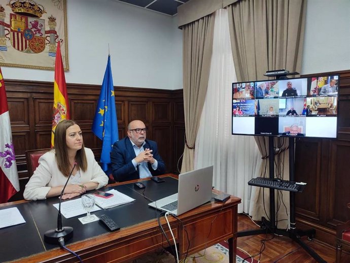 La delegada del Gobierno en Castilla y León, Virginia Barcones, y el subdelegado en Soria, Miguel Latorre.