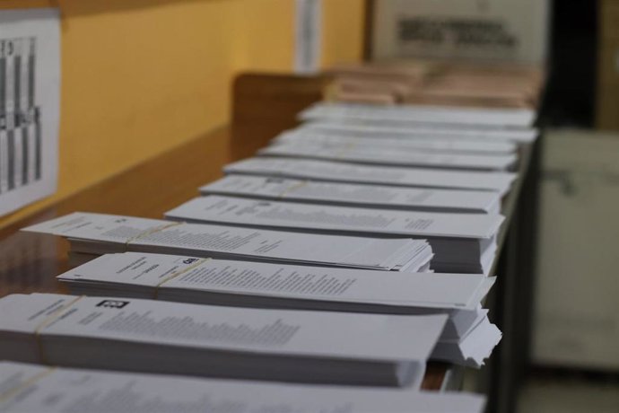 Los colegios electorales de Domingo Miral en Zaragoza y del Ayuntamiento de La Muela cerrarán más tarde de las 20 horas por haberse retrasado en la constitución de las mesas.