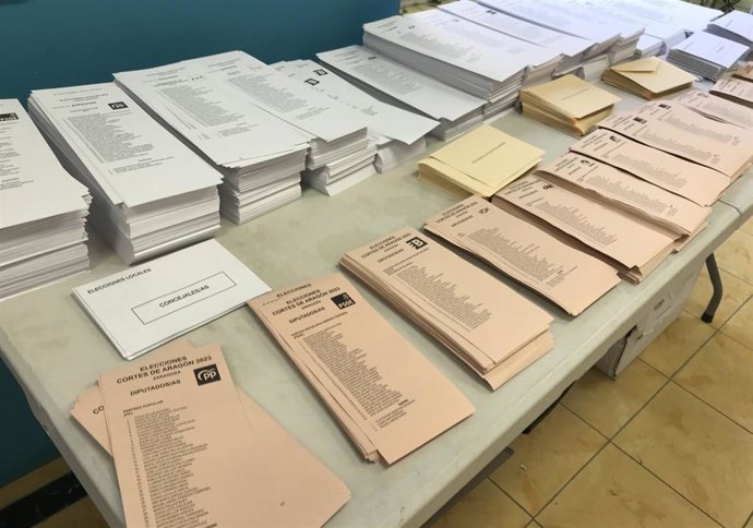 Papeletas de lisas electorales a las elecciones autonómicas y municipales.