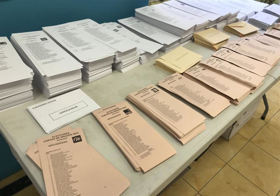 Papeletas de lisas electorales a las elecciones autonómicas y municipales.