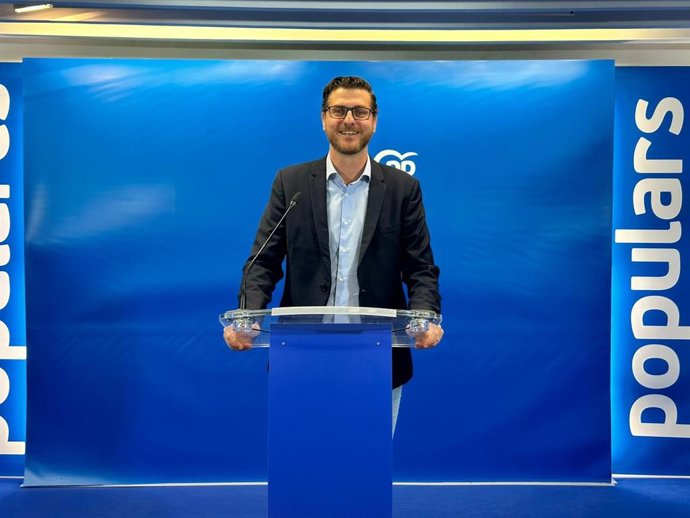 El portavoz de campaña del PP balear, Sebasti Sagreras, en rueda de prensa.