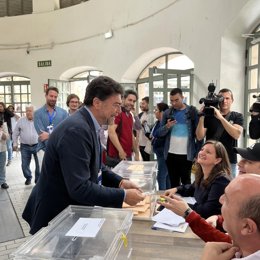 El alcalde de Alicante y candidato del PP a la reelección, Luis  Barcala,