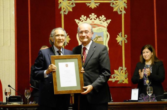 El alcalde de Málaga, Francisco de la Torre, y el escritor Antonio Gala