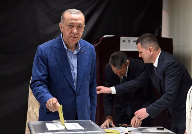 ISTANBUL, May 28, 2023  -- Turkish President Recep Tayyip Erdogan casts his vote in Istanbul, Trkiye, May 28, 2023. Voting starts in Trkiye's presidential runoff on Sunday, with incumbent President Recep Tayyip Erdogan and his leading contender Kemal 