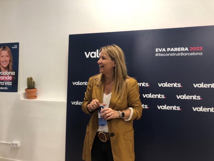 La candidata de Valents a la alcaldía de Barcelona, Eva Parera, a su llegada este domingo a la sede de Valents.