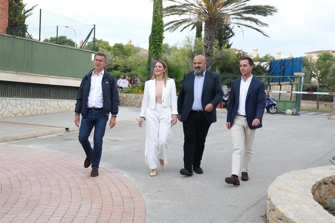Los candidatos del PP a la presidencia del Govern, del Consell de Mallorca y del Ayuntamiento de Palma, Marga Prohens, LLoren Galmés y Jaime Martínez respectivamente, junto al presidente del PP nacional, Alberto Núñez Feijóo, en una imagen de archivo.