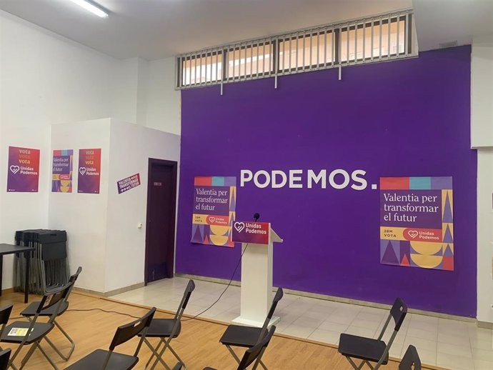 La candidata de Unidas Podemos al Govern, Antnia Jover, ha llegado sobre las 19.00 horas de este domingo a la sede del partido junto con la candidata Ayuntamiento de Palma, Lucía Muñoz para celebrar