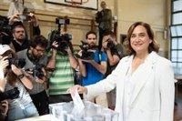 Colau guanyaria a Barcelona amb 10 regidors seguida del PSC amb 9-10, segons un sondeig de RTVE