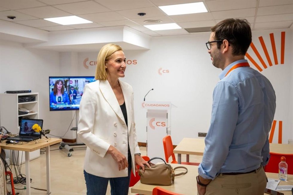 La candidata de CS a la alcaldía de Palma, Eva Pomar, llegando a la sede de CS Baleares
